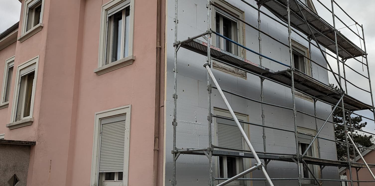 Pose de bardage aluminium en panneau UNISO dans le Haut-Rhin, le Bas-Rhin et le Territoire de Belfort S&eacute;lestat
