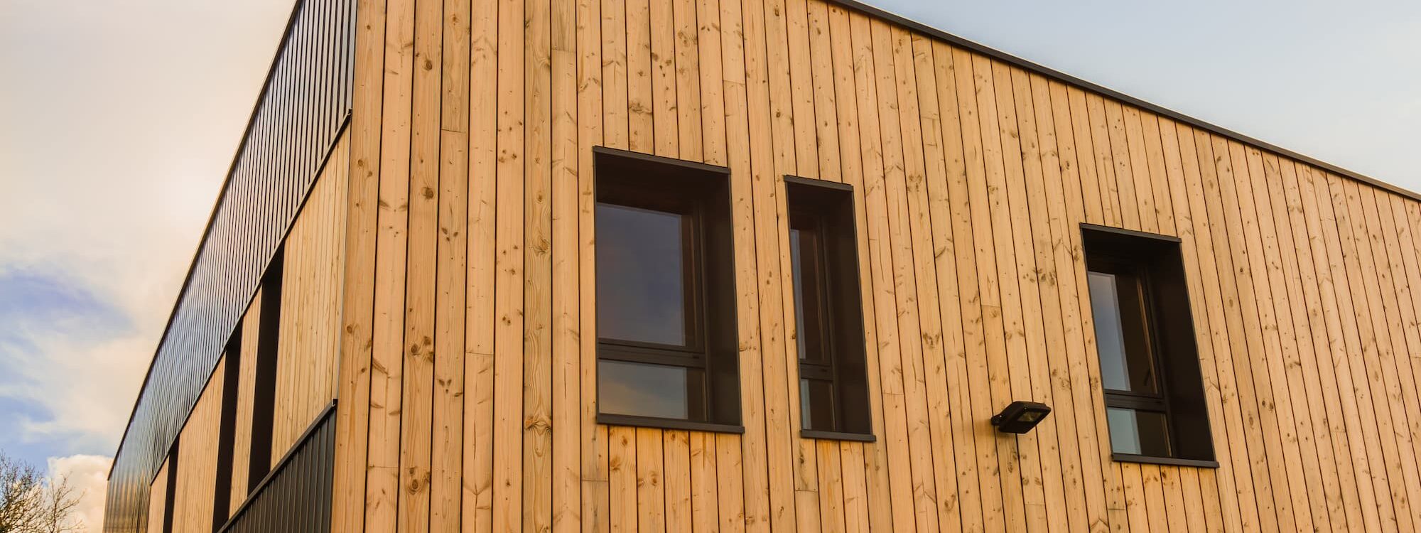 BARDAGE_BOIS 2000X750 | Le Façadier Alsace Bardage en bois ou en PVC : quel impact sur l’isolation thermique de votre maison ? Sélestat