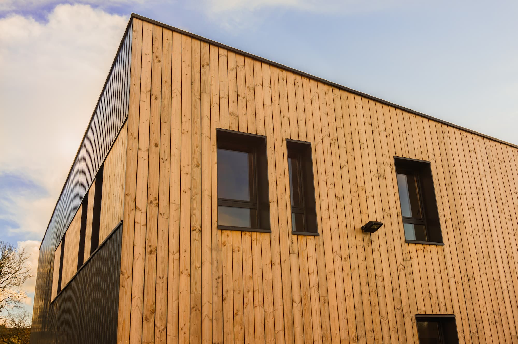 Bardage en bois ou en PVC : quel impact sur l&rsquo;isolation thermique de votre maison ? S&eacute;lestat